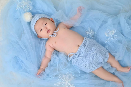 海南满月宝宝放屁臭